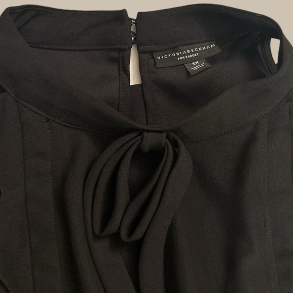 EUC Victoria Beckham Black Sleeveless Top w/Button Neck + Design Front Sz 3X - Picture 3 of 3